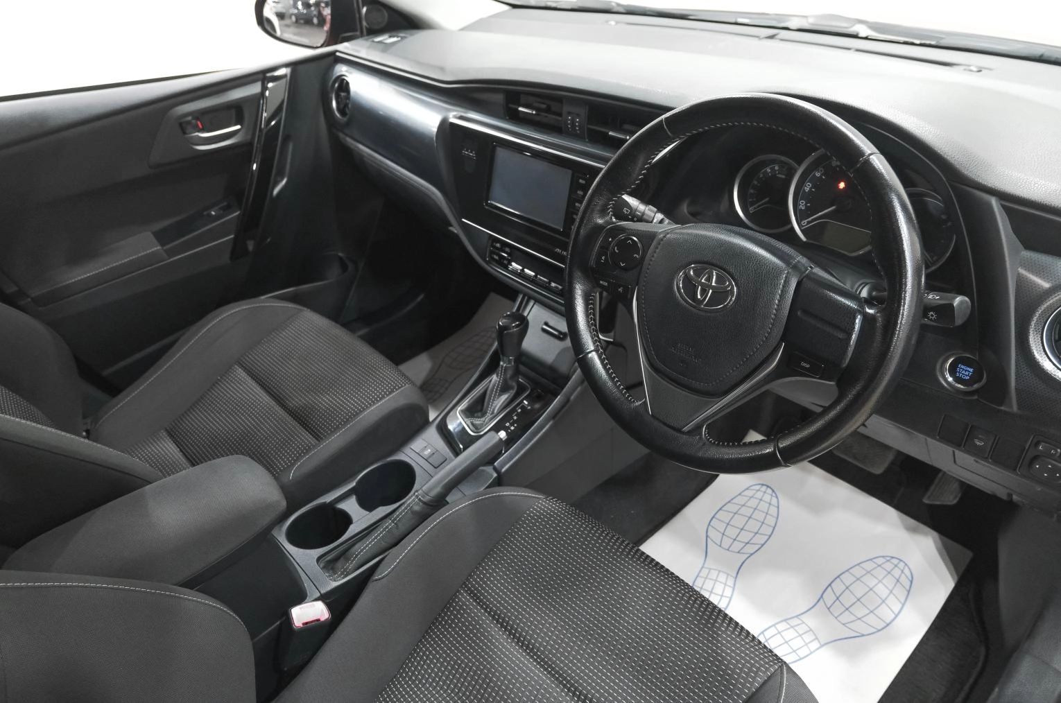 Toyota Auris 13 из 30