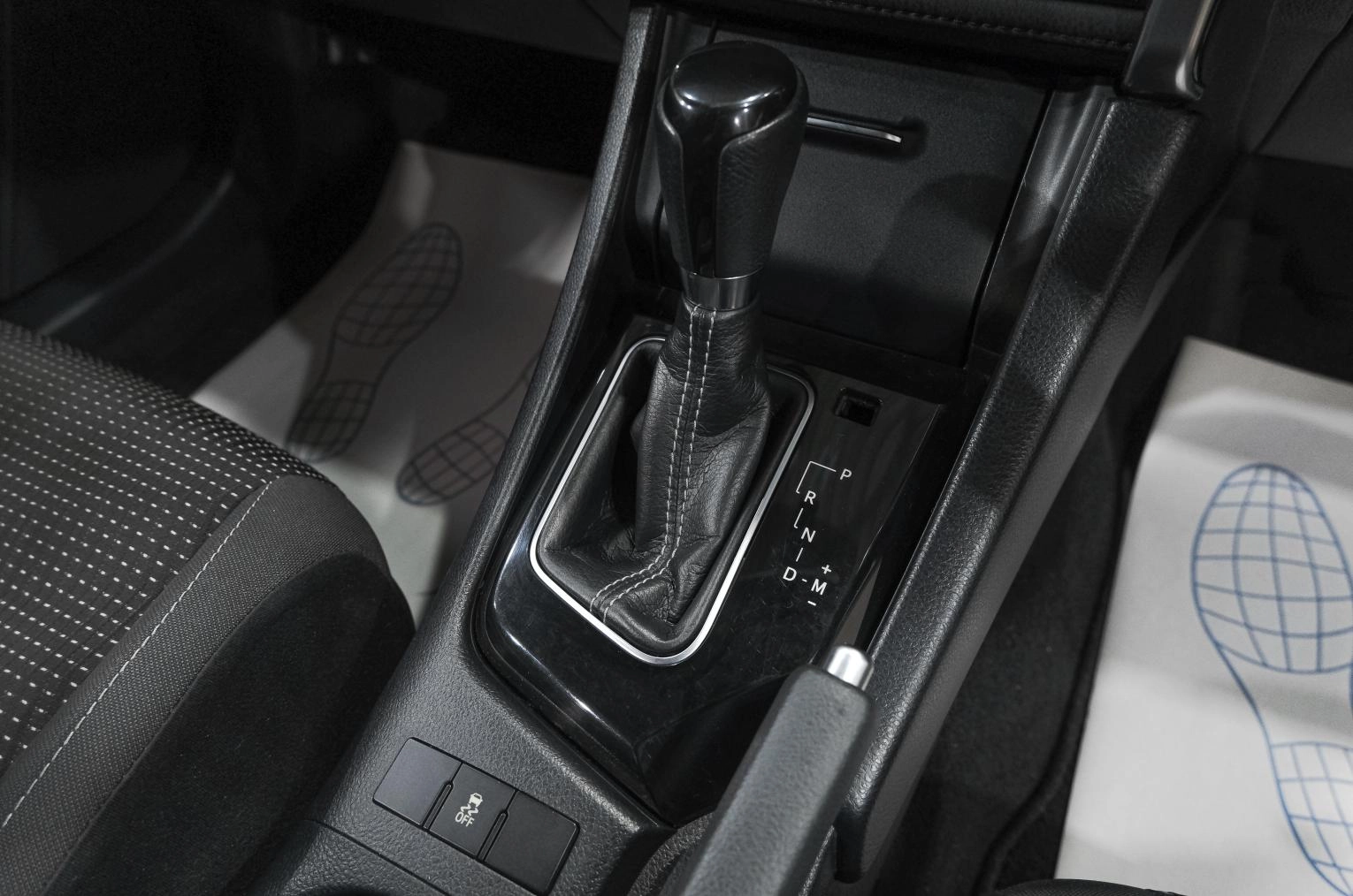 Toyota Auris 26 из 30