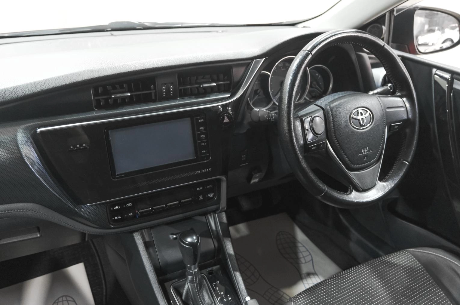 Toyota Auris 18 из 30