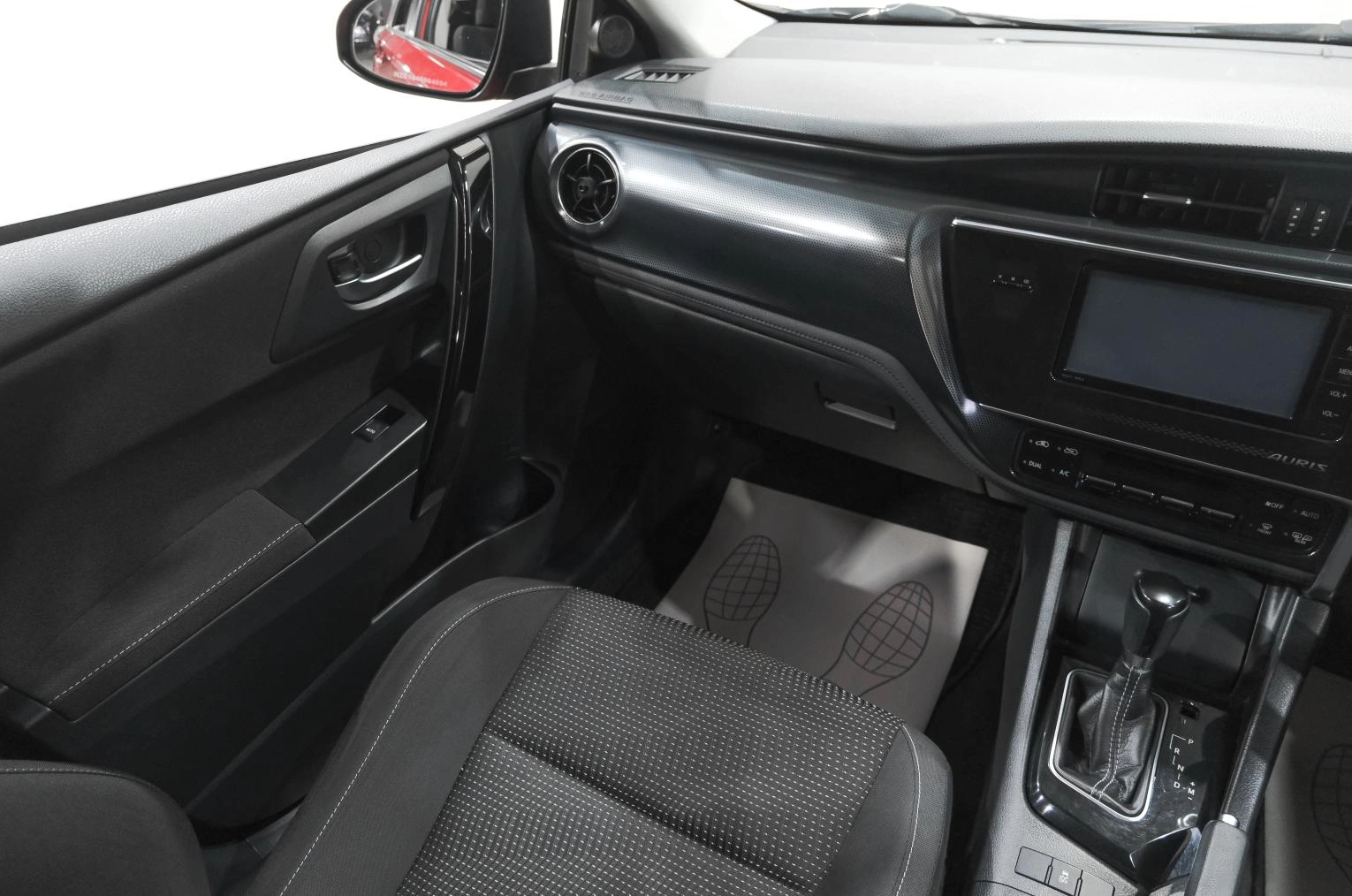 Toyota Auris 15 из 30