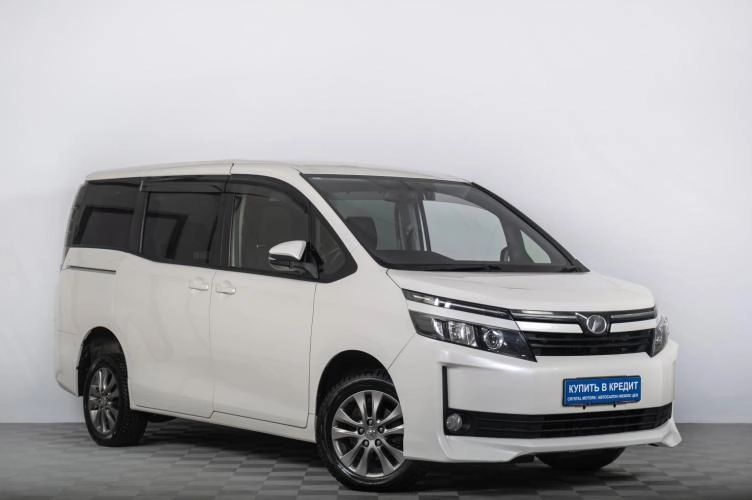 Toyota Voxy 1 из 6