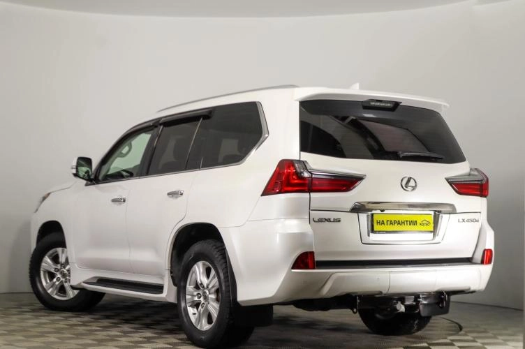 Lexus LX 6 из 6