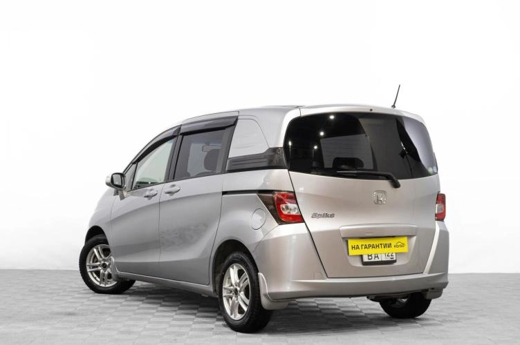 Honda Freed 6 из 26