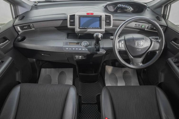 Honda Freed 10 из 26