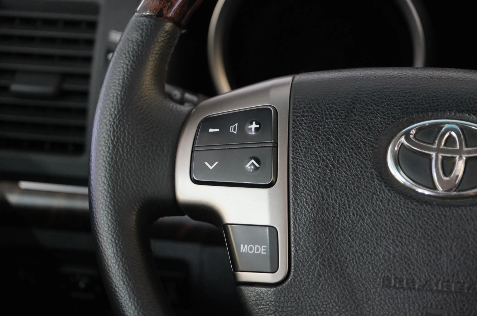 Toyota Land Cruiser 15 из 26