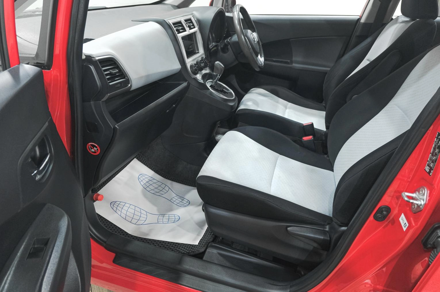 Toyota Ractis 7 из 26