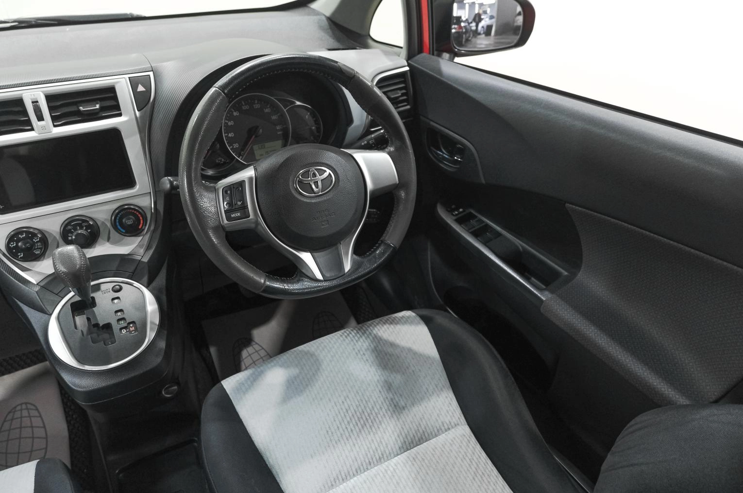 Toyota Ractis 12 из 26