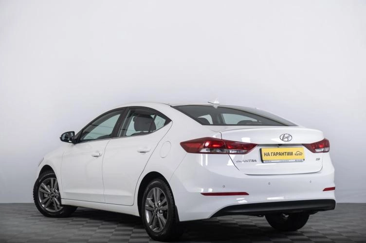 Hyundai Elantra 5 из 6