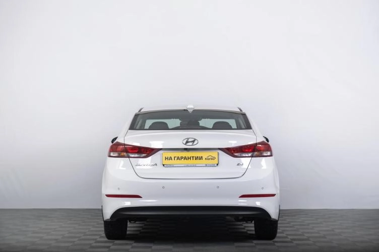 Hyundai Elantra 4 из 6