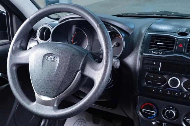 ВАЗ (LADA) Granta 11 из 15