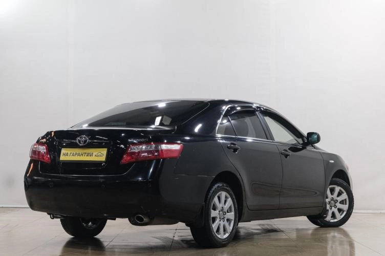 Toyota Camry 6 из 6