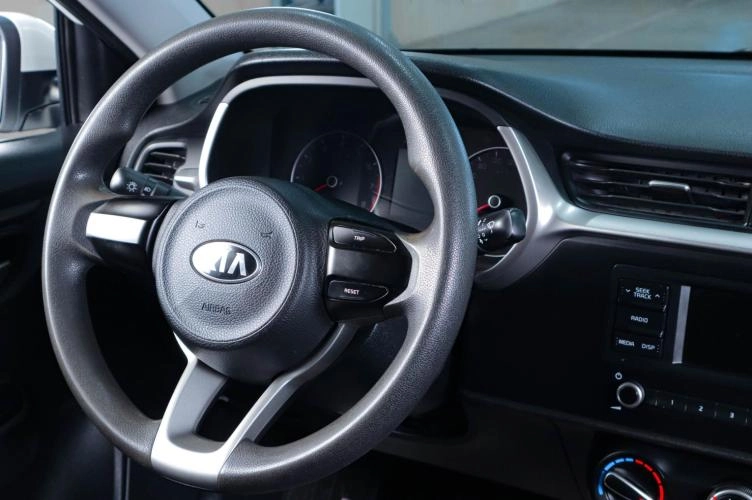 KIA Rio 11 из 16