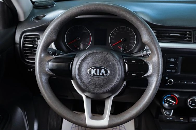 KIA Rio 13 из 16
