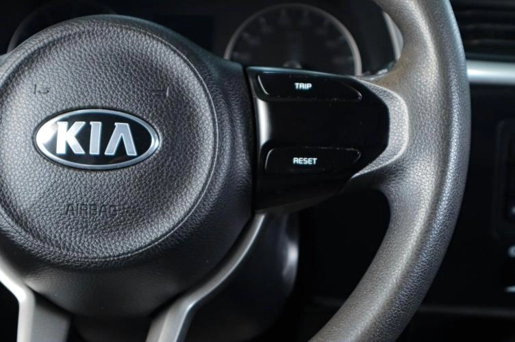 KIA Rio 14 из 16