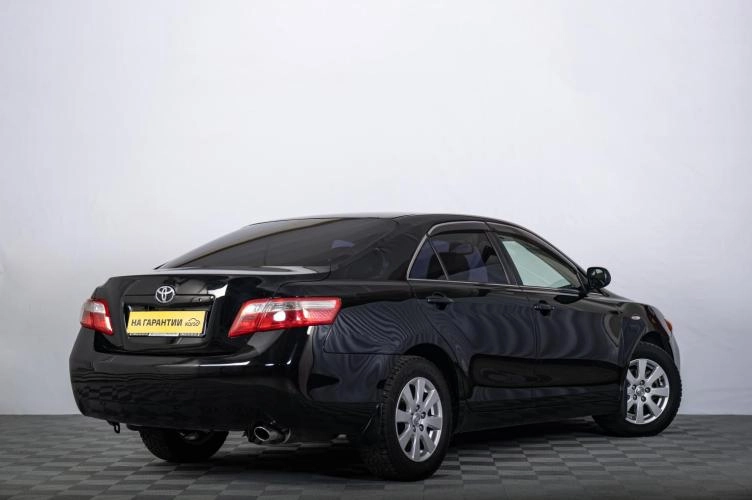 Toyota Camry 6 из 6