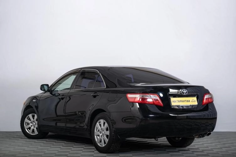 Toyota Camry 5 из 6