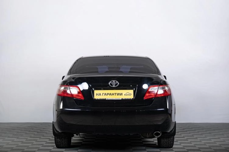 Toyota Camry 4 из 6