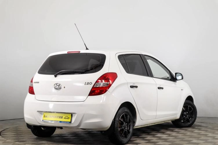 Hyundai i20 4 из 6