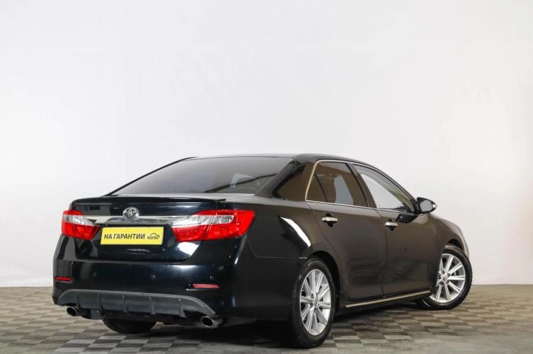 Toyota Camry 6 из 6