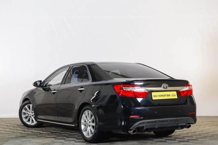 Toyota Camry 4 из 6
