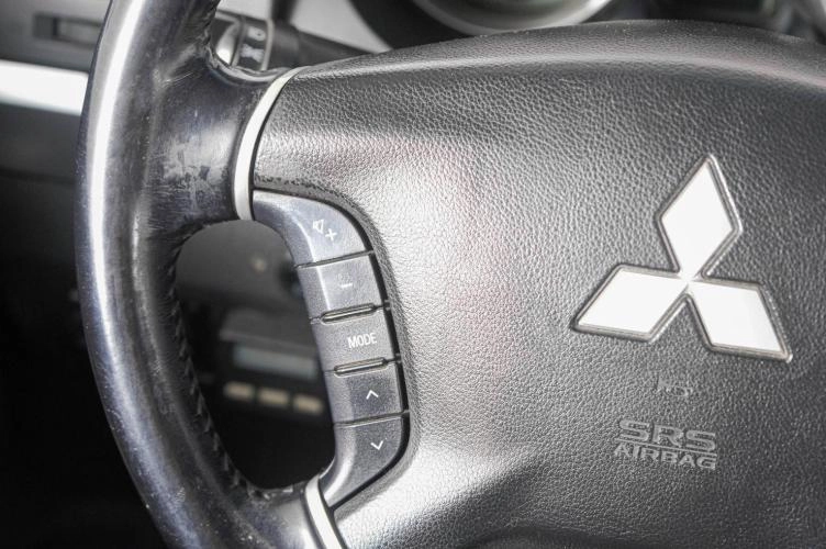 Mitsubishi Pajero 16 из 27