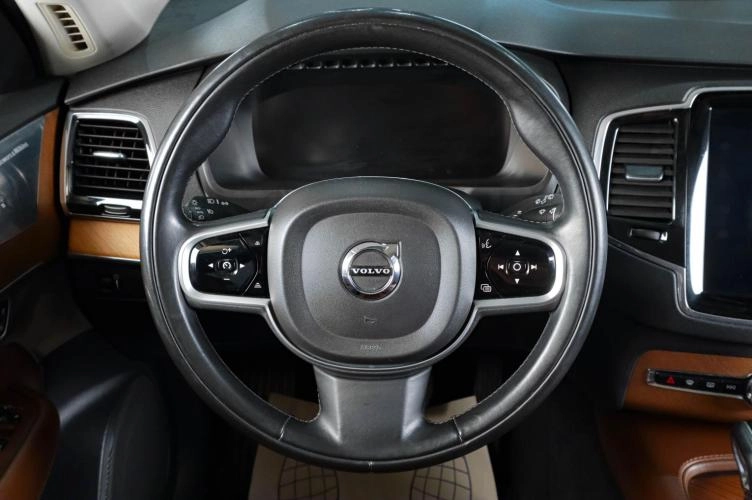 Volvo XC90 13 из 21