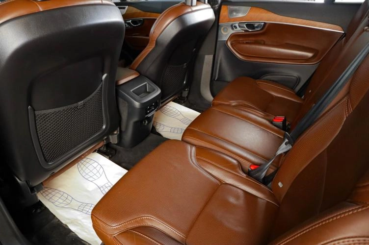 Volvo XC90 8 из 21
