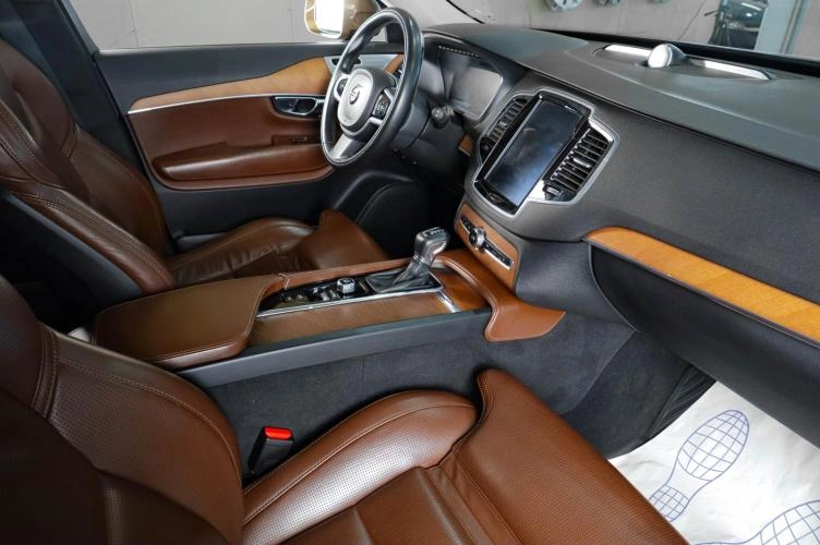 Volvo XC90 10 из 21