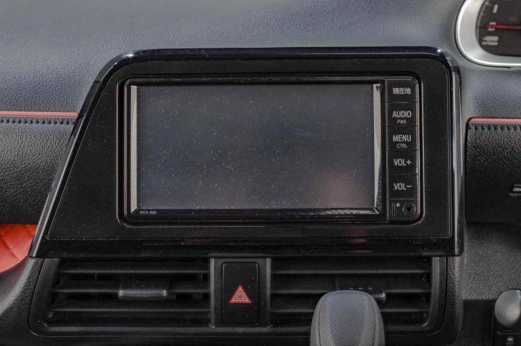 Toyota Sienta 14 из 18