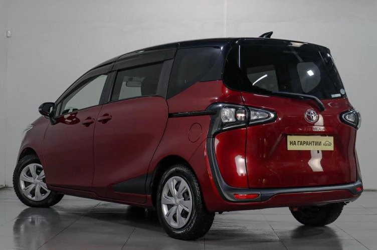Toyota Sienta 6 из 6