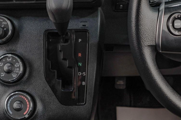 Toyota Sienta 15 из 18