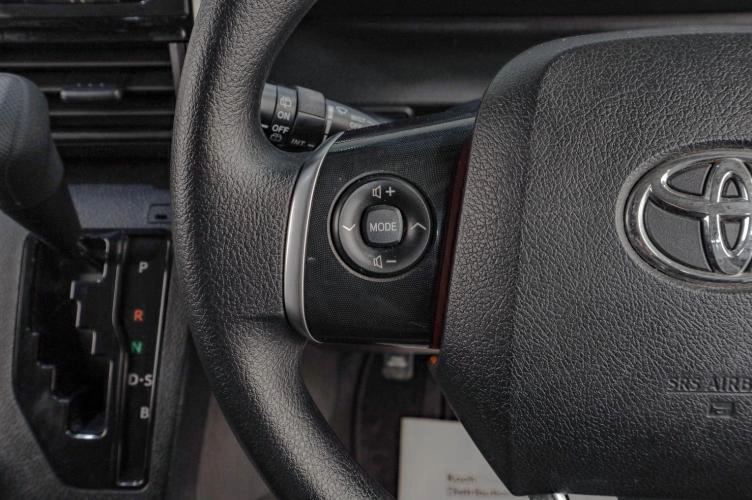 Toyota Sienta 11 из 18