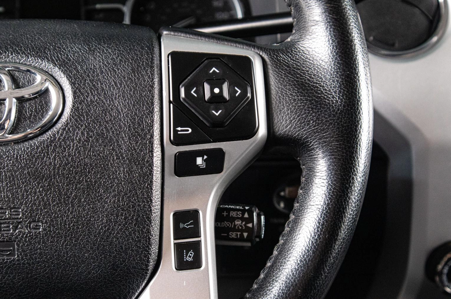 Toyota Tundra 13 из 19