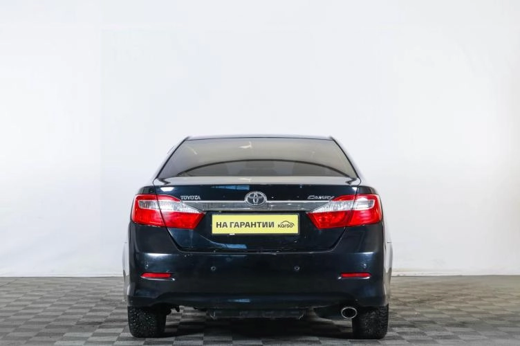 Toyota Camry 5 из 6