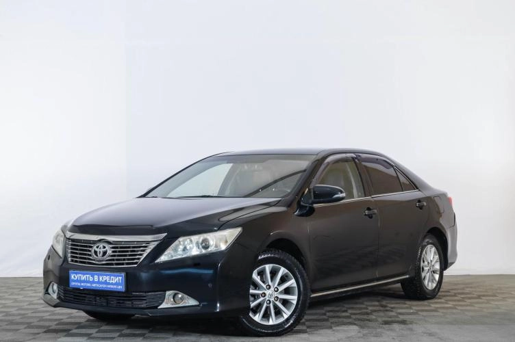 Toyota Camry 3 из 6