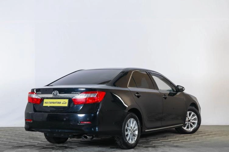 Toyota Camry 6 из 6