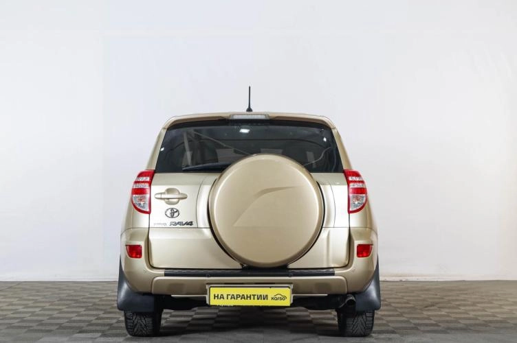 Toyota RAV4 5 из 6