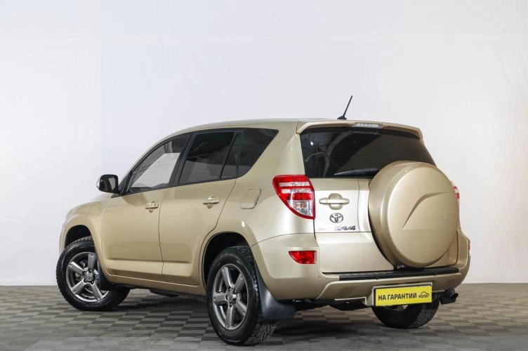 Toyota RAV4 4 из 6