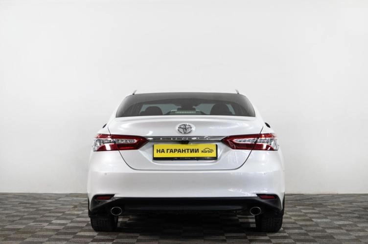 Toyota Camry 5 из 6