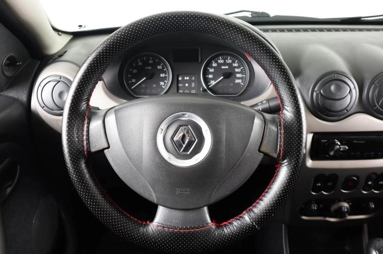 Renault Sandero 15 из 18