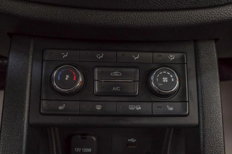 FAW Besturn X40 17 из 21