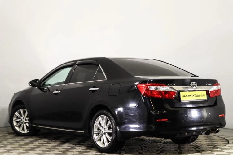 Toyota Camry 6 из 6