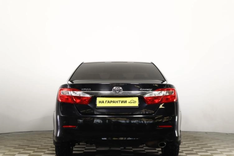 Toyota Camry 5 из 6