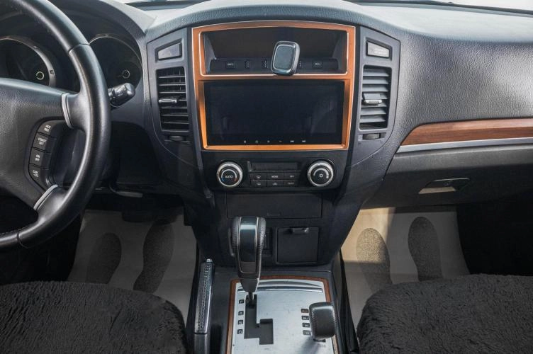 Mitsubishi Pajero 18 из 27