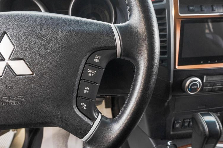 Mitsubishi Pajero 16 из 27