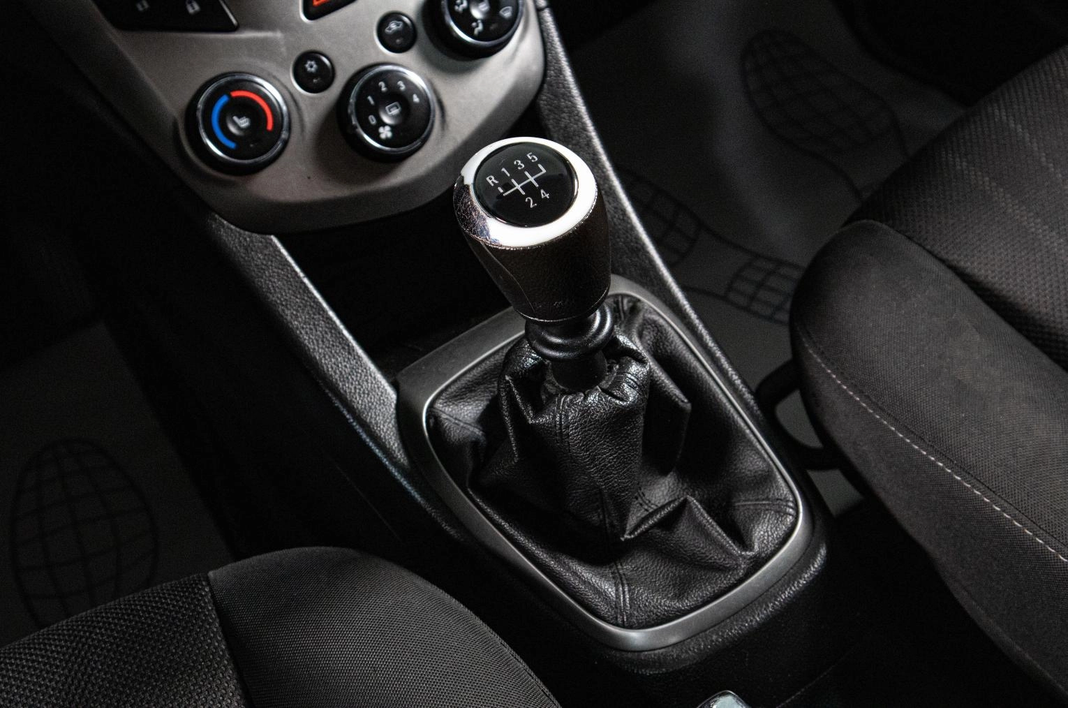 Chevrolet Aveo 14 из 16