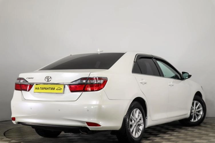 Toyota Camry 4 из 6
