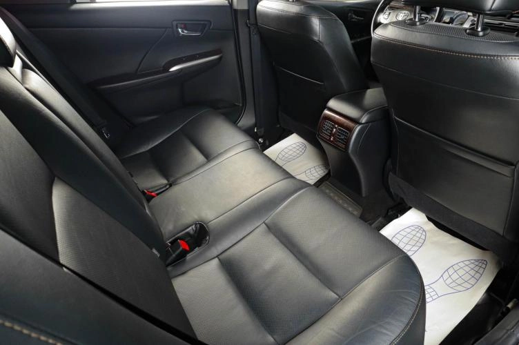 Toyota Camry 9 из 19