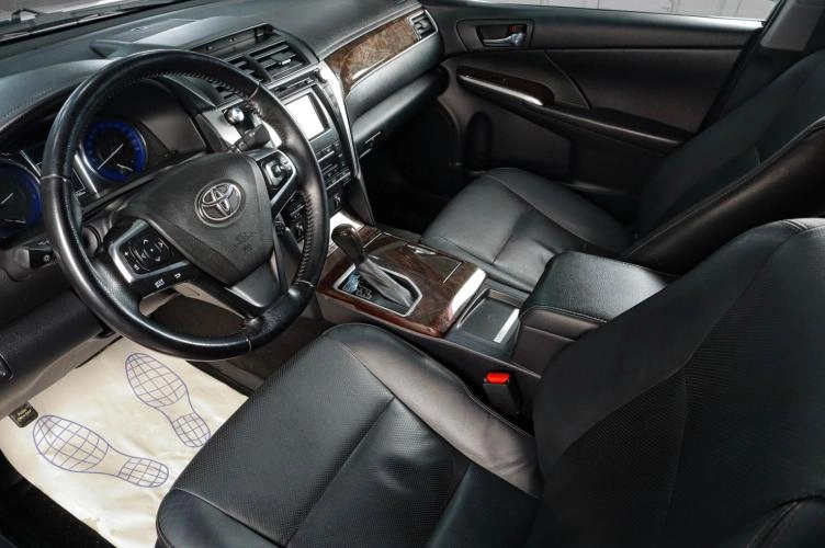 Toyota Camry 7 из 19