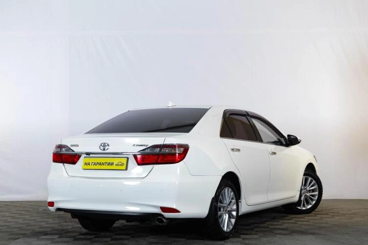 Toyota Camry 6 из 6